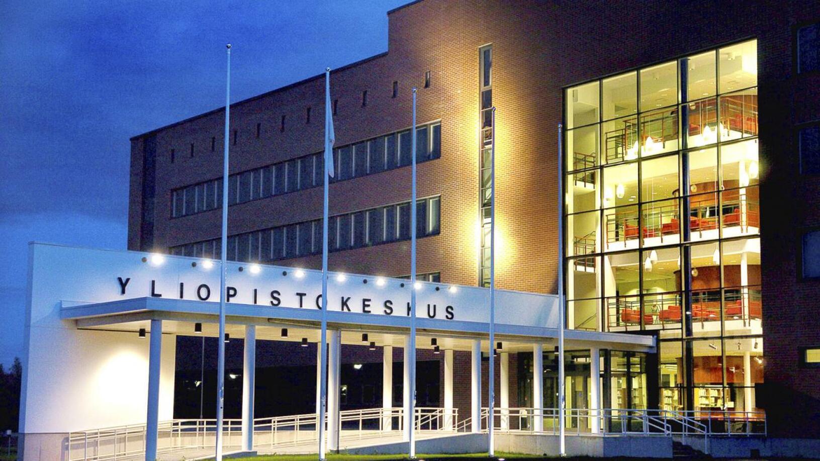Kokkolan yliopistokeskus Chydenius on hallinnollisesti Jyväskylän yliopistoon kuuluva erillislaitos. 