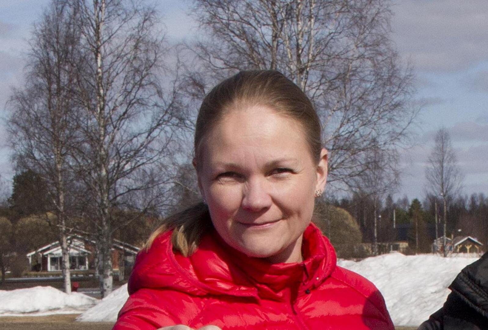 Vuoden nuorisovalmentajana Pesäpalloliitto palkitsi Ylivieskan Kuulan Johanna Seppälän.