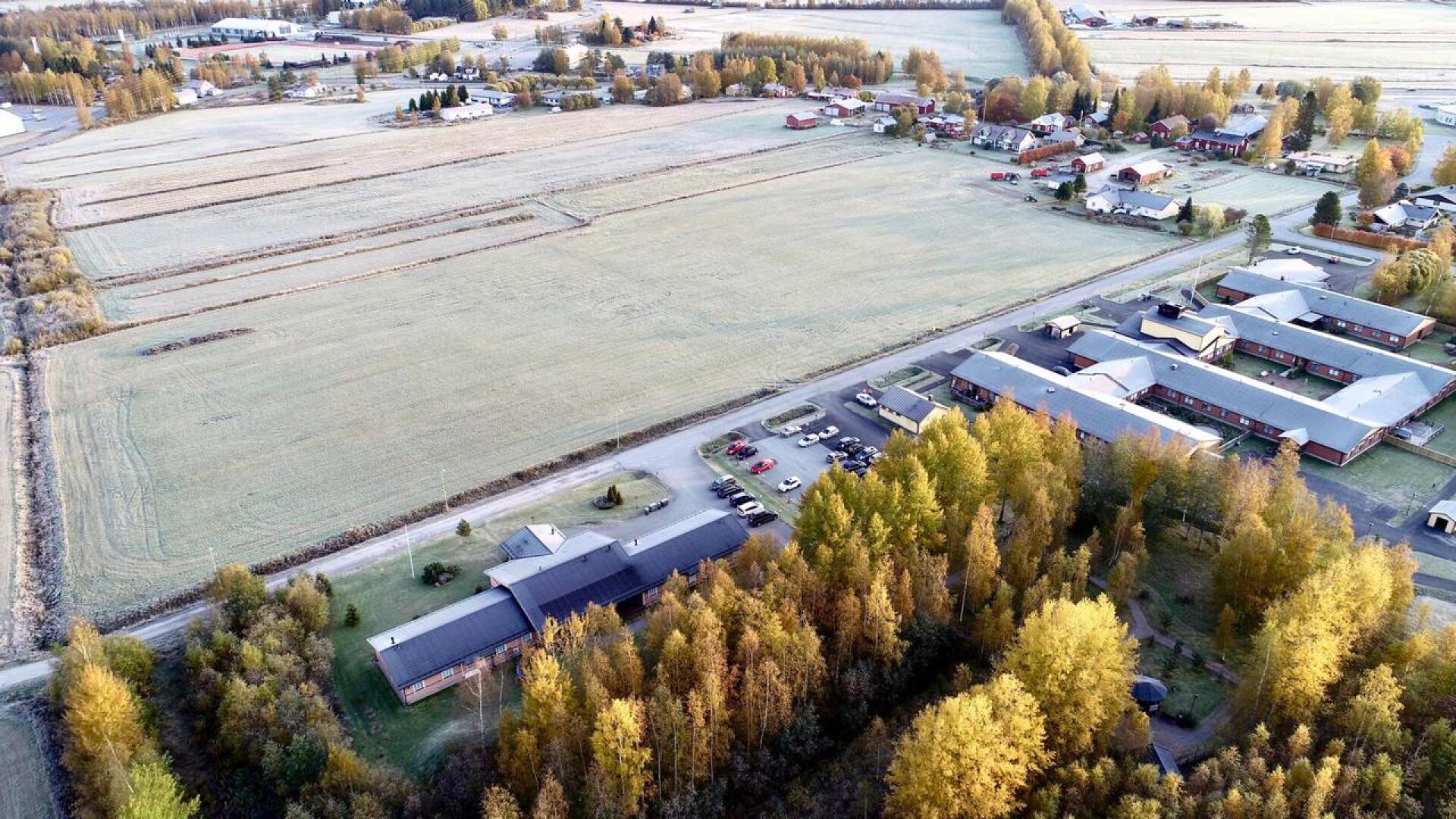 Kunnanjohtaja ehdottaa, että Pännäinen–Östensö-alueen uusi koulu sijoitetaan pelloille Pedersheimin läheisyydessä Pännäisissä.
