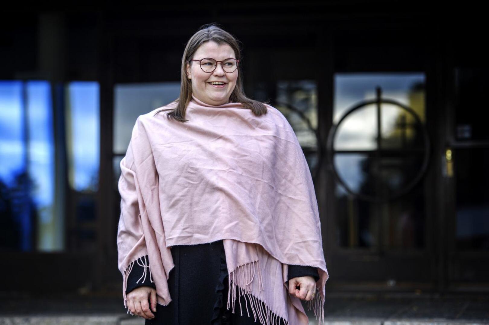 Kokkolan suomalaisen seurakuntaneuvoston tuore päätös hyväksyä Emilia Teerikankaan oikaisuvaatimus ja lopettaa prosessi yllätti seurakuntapastorin iloisesti.