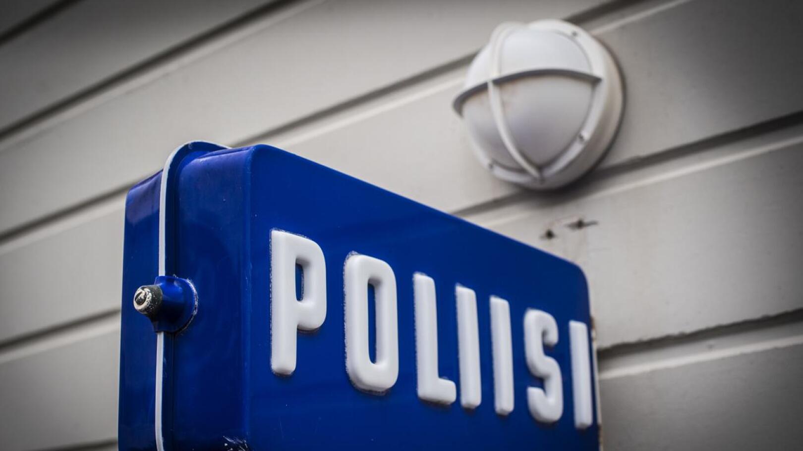 Oulun poliisin talousrikosyksikkö tutkii laajaa verkkotunnuksiin liittyvää petossarjaa. 