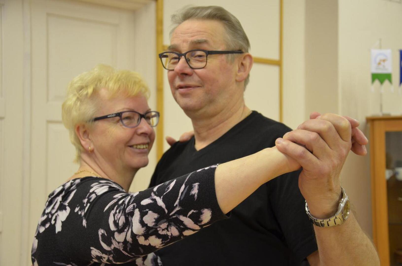 Tanssiminen on ollut Taina ja Risto Lintosen harrastus koko yhteisen elämän ajan.
