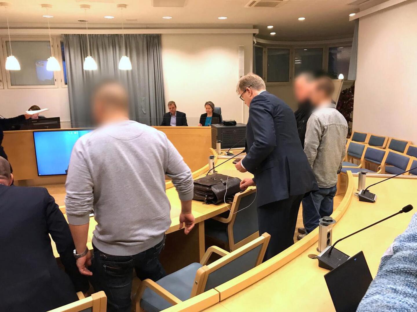 Neljä miestä tuomittiin törkeästä rahanpesusta. 4,3 miljoonaa euroa siirtyi ulkomaisilta tileiltä Suomeen, ja edelleen ulkomaille.