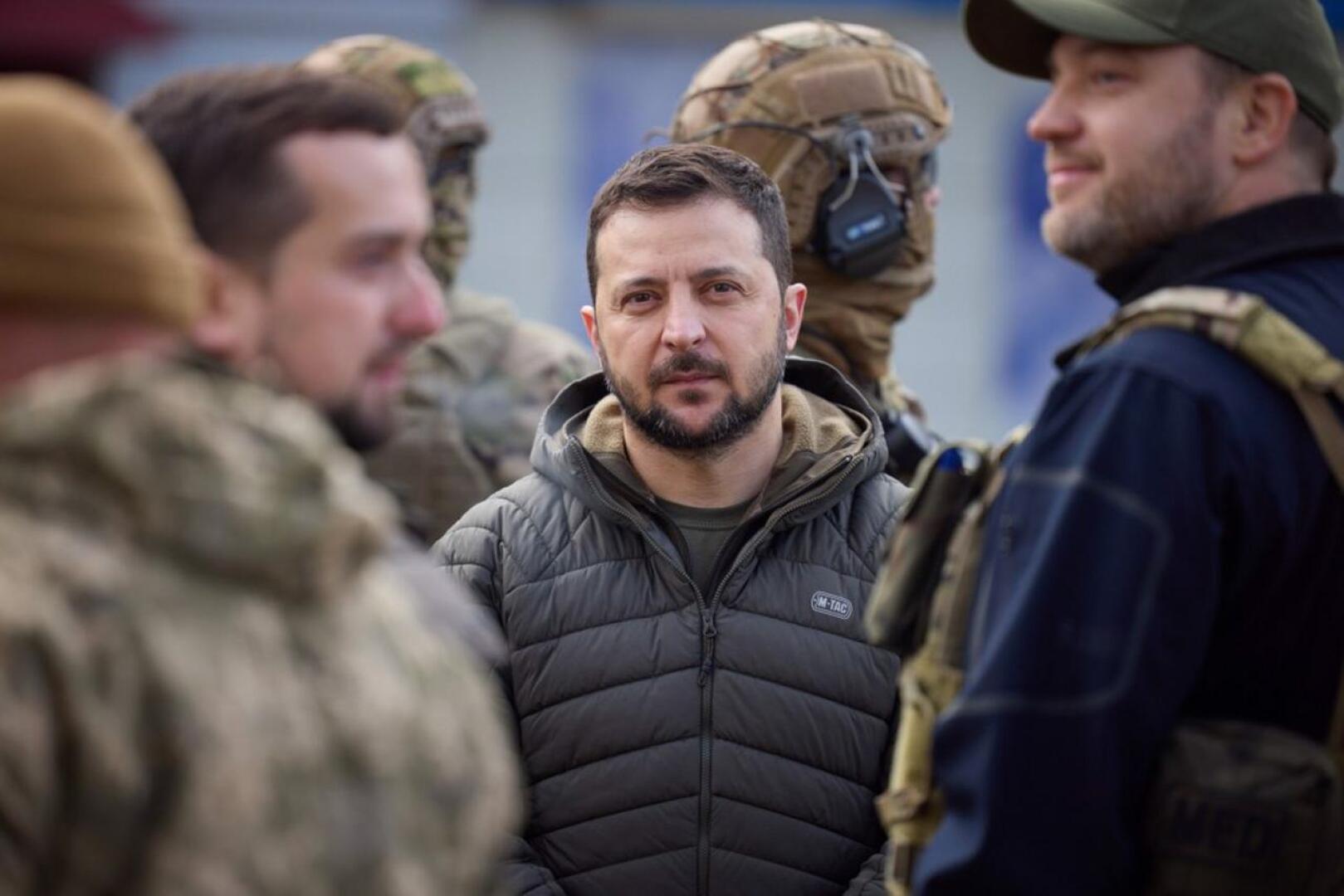 Ukrainan presidentti Volodymyr Zelenskyi vapautetussa Hersonin kaupungissa maanantaina 14. marraskuuta. 