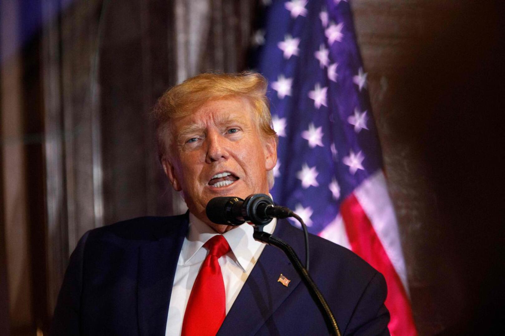 Yhdysvaltojen entinen presidentti Donald Trump puhui muutamalle sadalle kannattajalleen vaalikampanjansa tapahtumassa Columbiassa.
