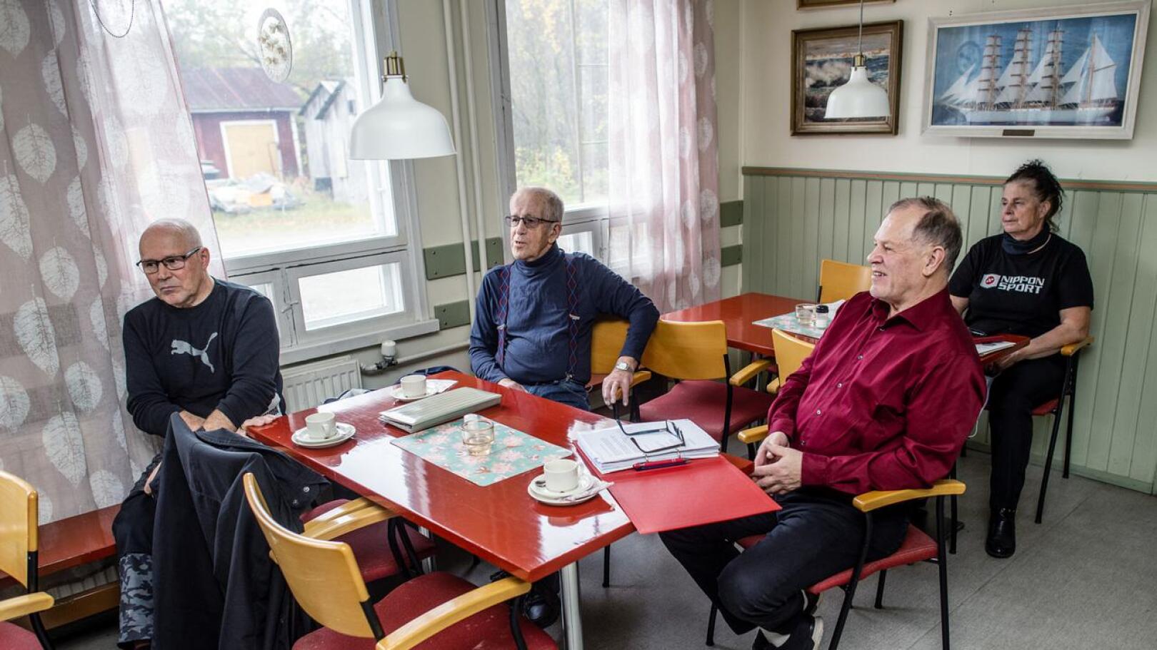Tuomo Hautala (vas.), Eino Päivärinta, Matti Hourula ja Ritva Liimatainen kertoivat Reiman juhlaviikon tapahtumista.