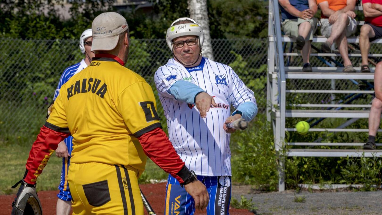 HaU-Pesiksen Juha Hatula aloitti pesäpallouransa vuonna 1979. Seurauskollinen Hatula on siis nähty kuudella eri vuosikymmenellä Haapaveden Urheilijoiden väreissä pesäpallokentällä.