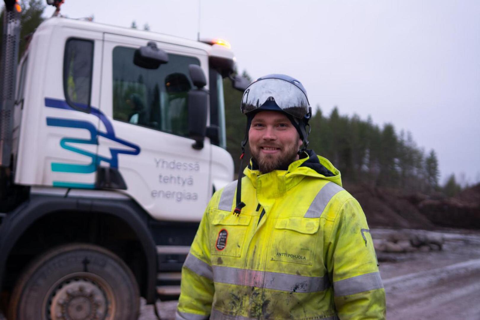 Antti Pohjola työskentelee Kokkolan Energian verkostoasentajana. -Pidän työssäni siitä, että saan työpäivien aikana liikuntaa, ja askeleita kertyy usein 5-6 kilometrin matkan verran, hän toteaa.