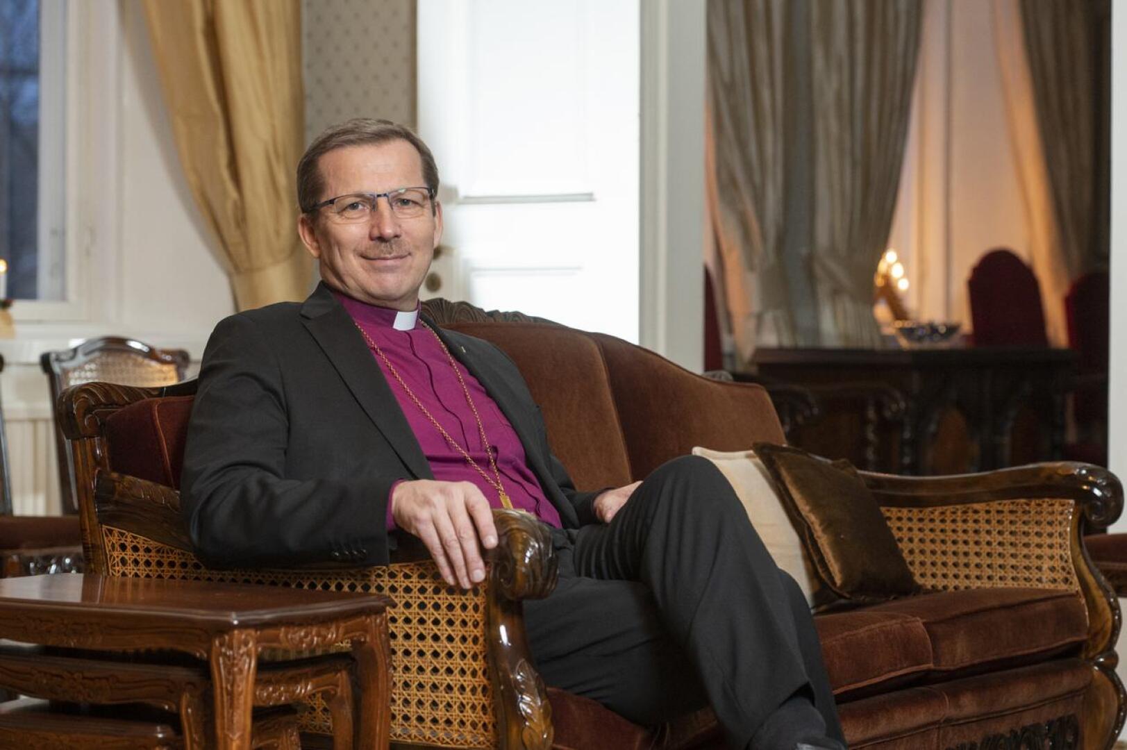 Piispa Jukka Keskitalo arvostaa herätysliikkeitä, mutta "jäsenkorttia" hänellä ei ole.