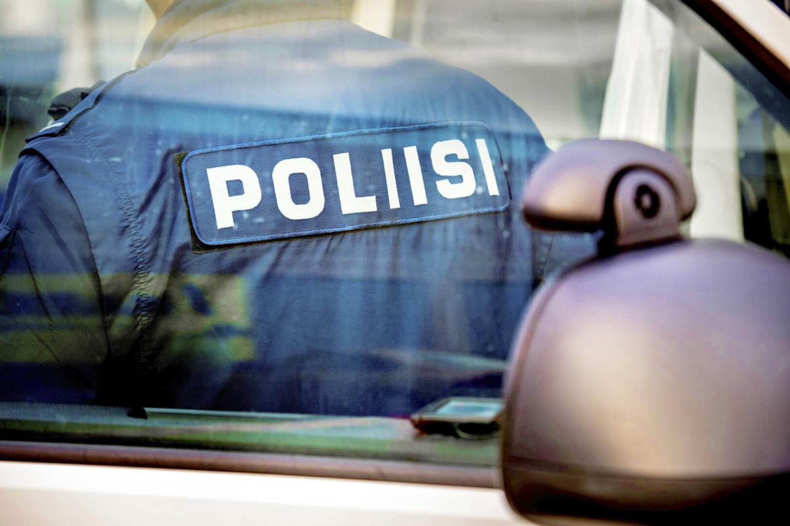 Takaa-ajot ja huumeratit työllistivät poliisia maanantaina ja tiistaina Kokkolassa ja Pietarsaaren seudulla.