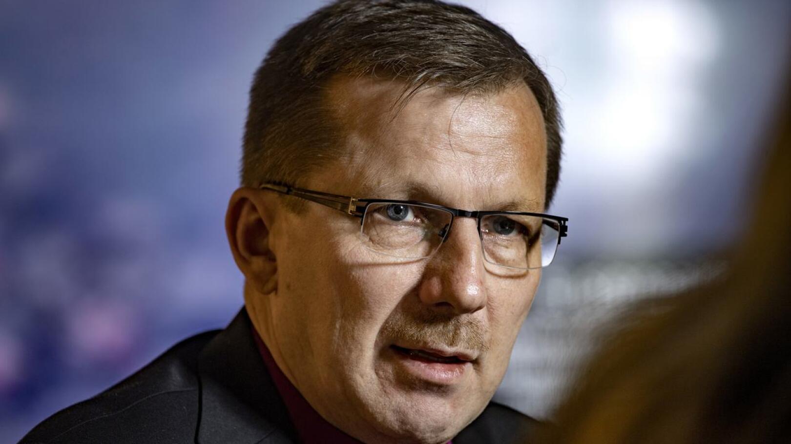 Piispa Jukka Keskitalo kommentoi KHO:n ratkaisua kirkon avioliittokäsityksen toteuttamiseen Haapajärven torilla perjantaina.