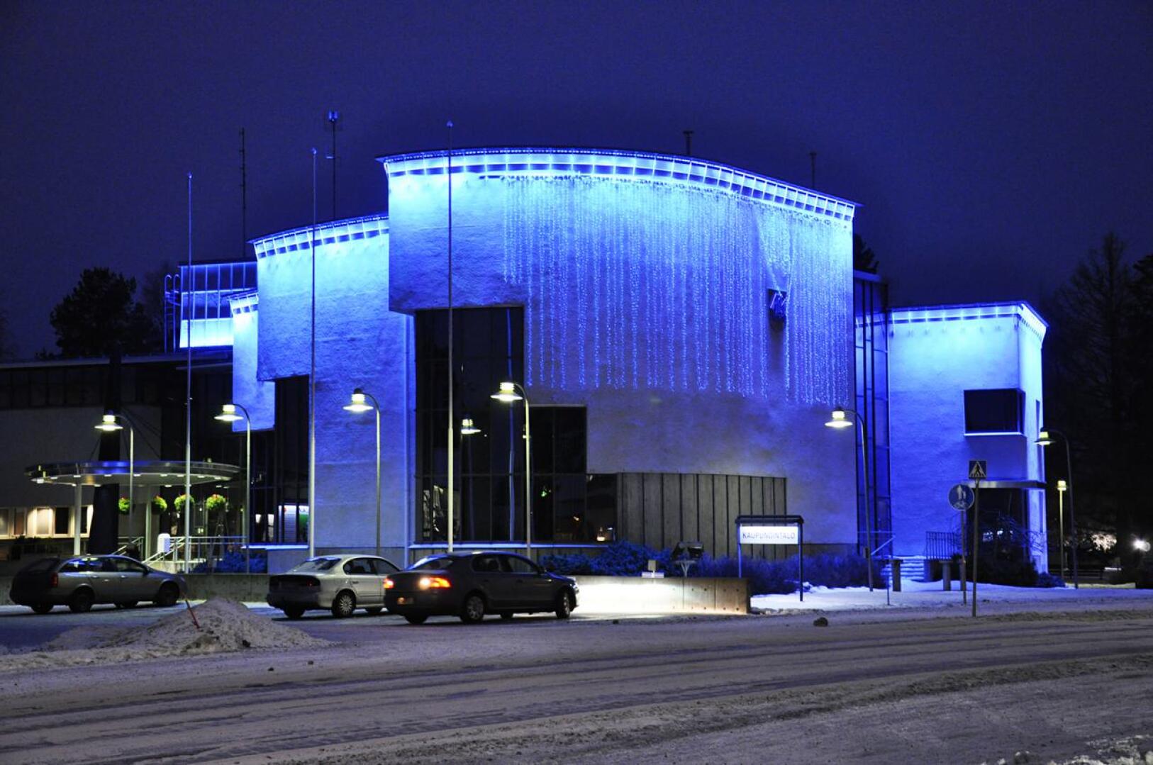 Kalajoen kaupunginhallitus esittää valtuustolle, että Kalajoen kaupunki ulkoistaa talous- ja henkilöstöhallinnon palvelut.