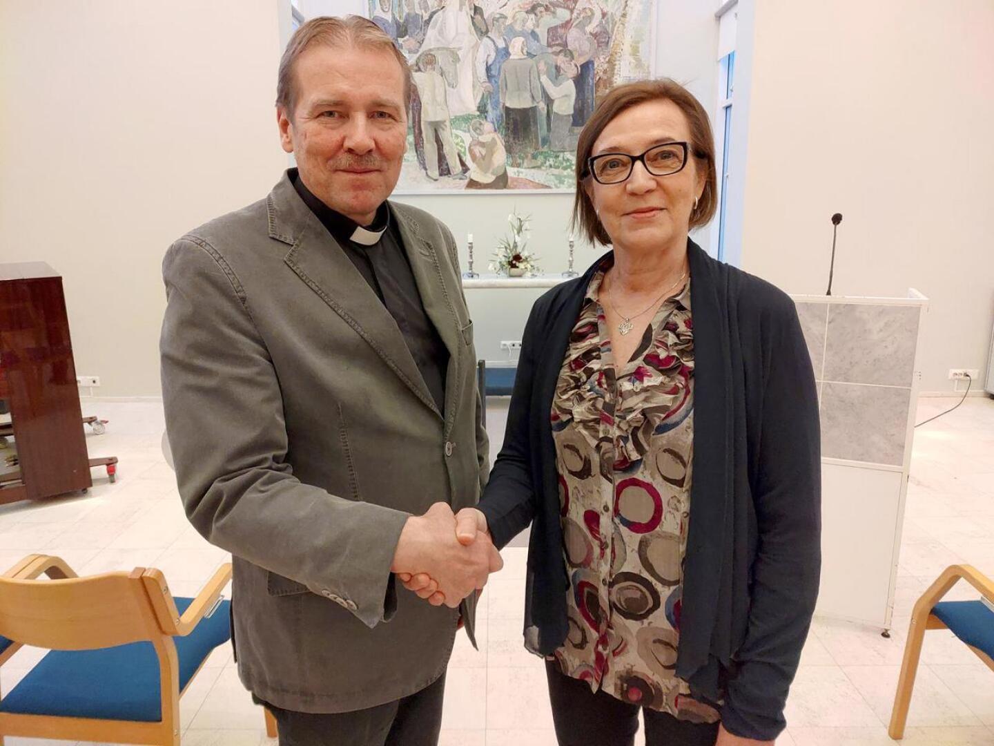 Halsuan kirkkoherra Juha Karhulahti ja Kokkolan seurakuntayhtymän hallintojohtaja Helinä Marjamaa aloittavat entistä tiiviimmän yhteistyön ensi vuoden alusta.