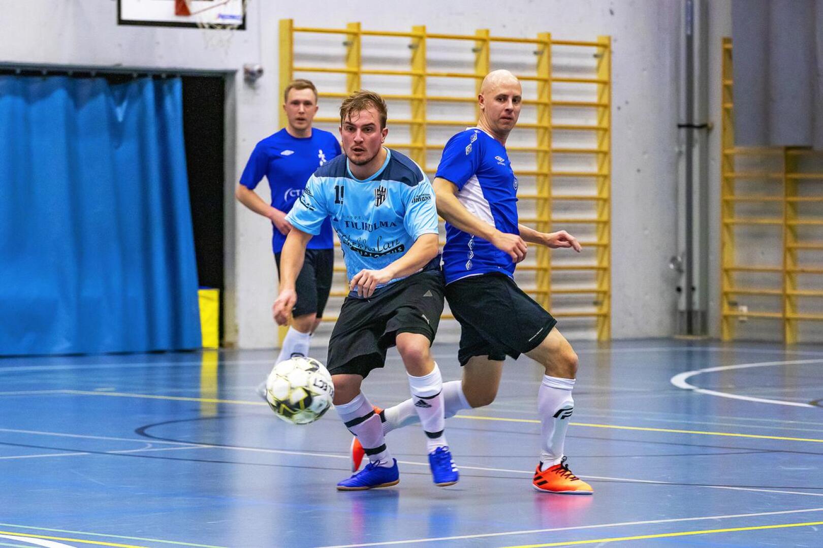 Ylivieskalaiset Mikko Näsänen (takana) ja Saku Kantola pukivat tälle kaudelle FC Folkin paidan päälle.