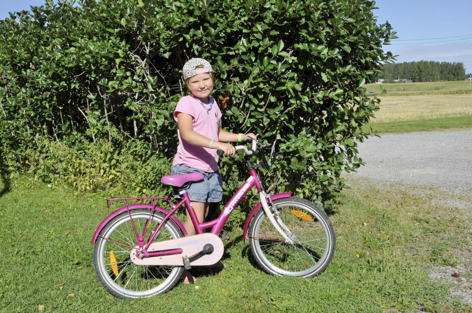 Tuttu reitti. Sara Annala aikoo kulkea koulumatkansa pyörällä kuten eskarissakin.