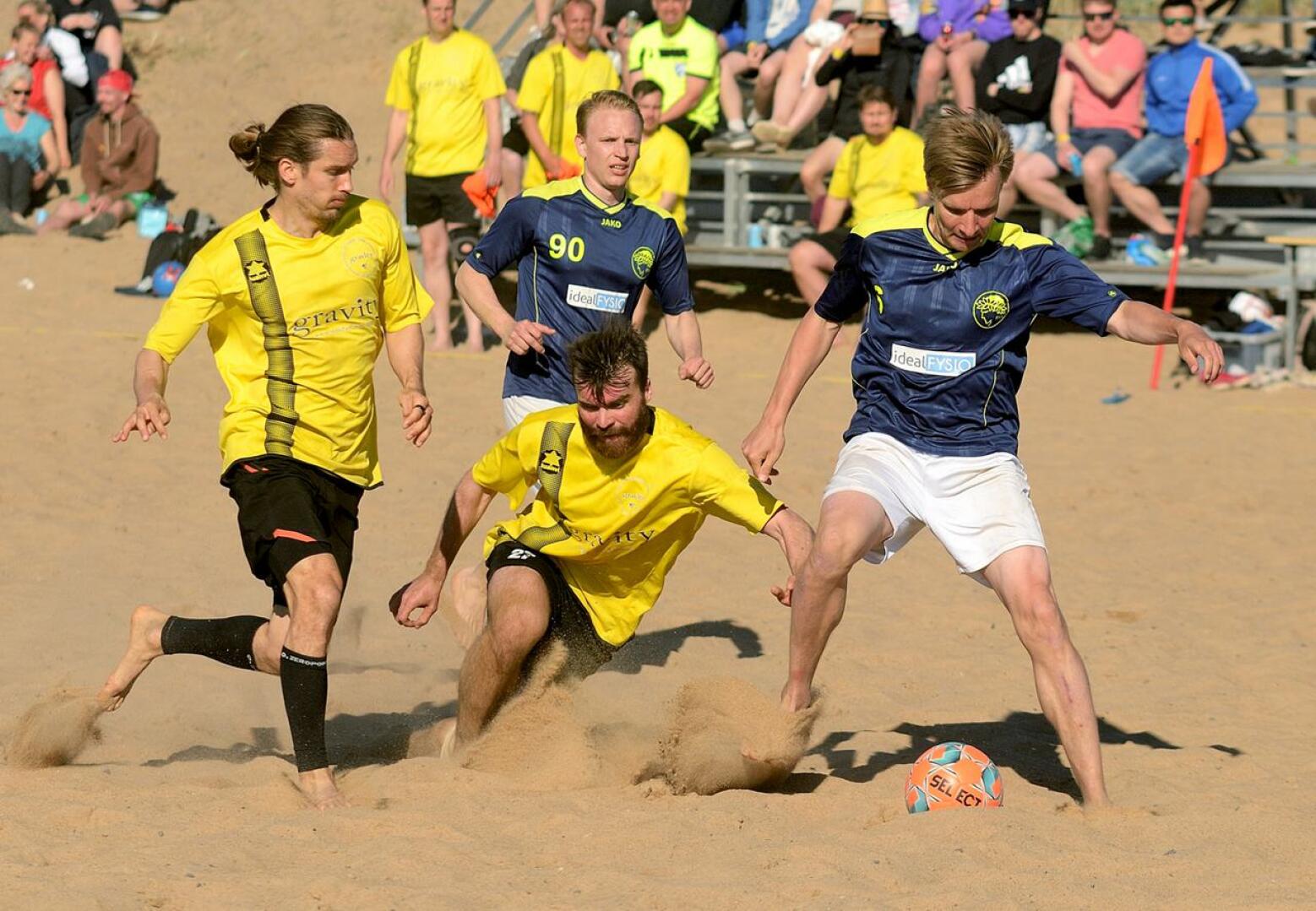 Hiekkasärkillä voidaan myös tänä vuonna pelata beach futista, vaikka turnaus oli keväällä vaakalaudalla koronaviruspandemian vuoksi.