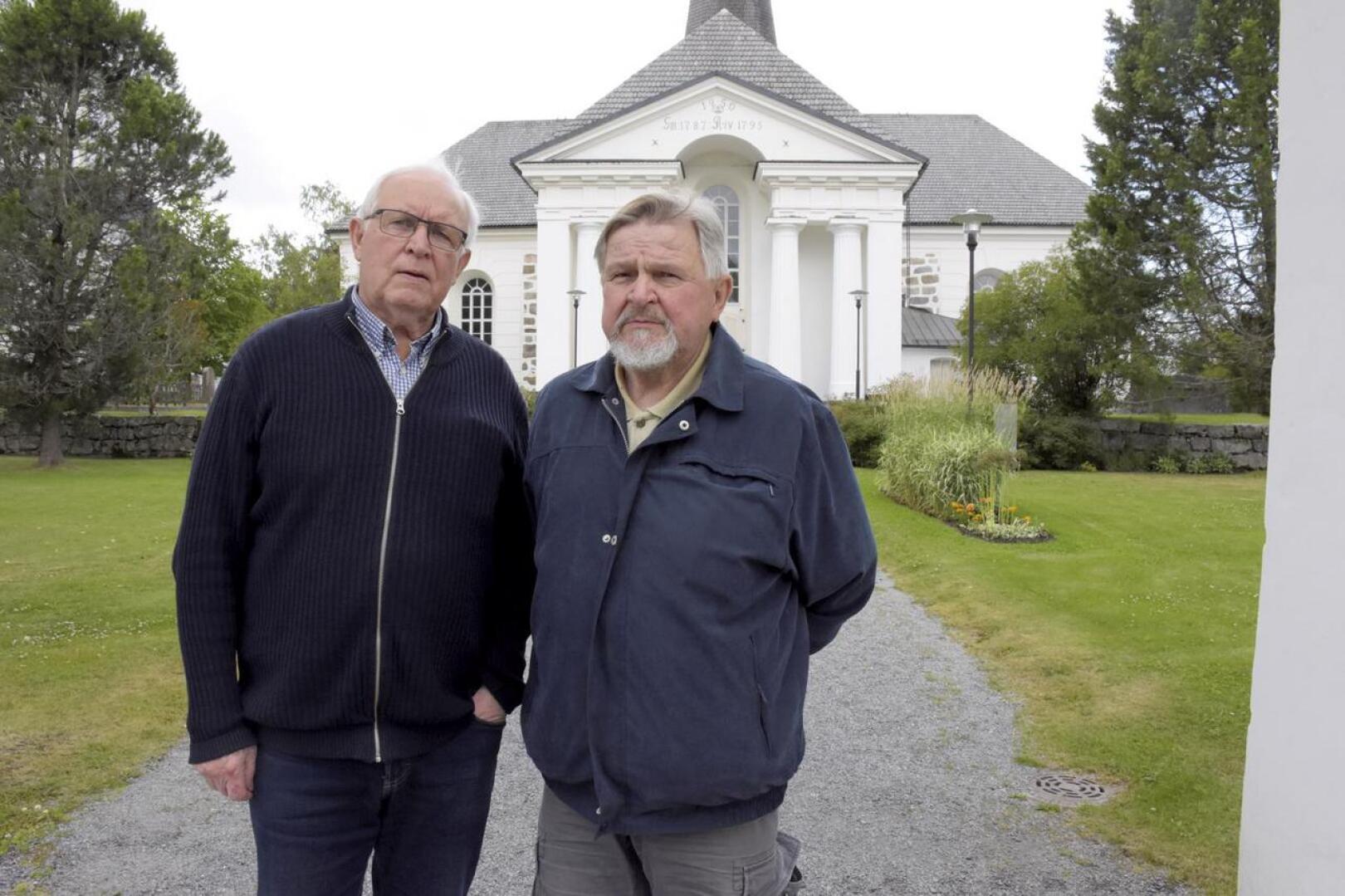 Pentti Silvennoinen ja Antti Kujala kuuluvat sukuseuran hallitukseen. Pedersören kirkko ja entinen seurakunta yhdistää useimpia laajan suvun jäsenistöstä.