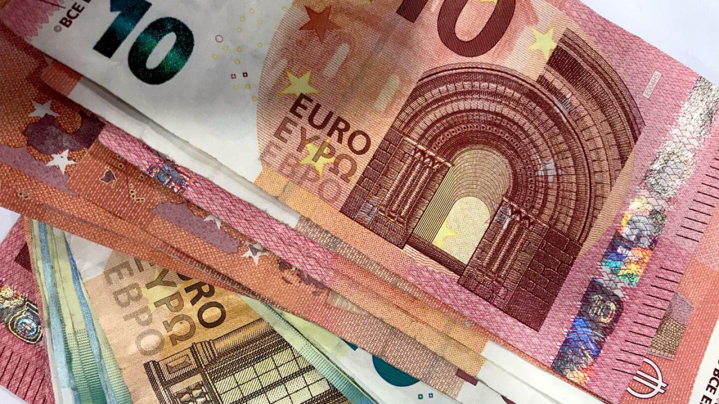 Kunnallisverotulojen viivästymisen perusteella kunnille korvataan yhteensä 422 miljoonaa euroa, yhteisöverotulojen 45 miljoonaa euroa ja kiinteistöverotulojen 80 miljoonaa euroa. 