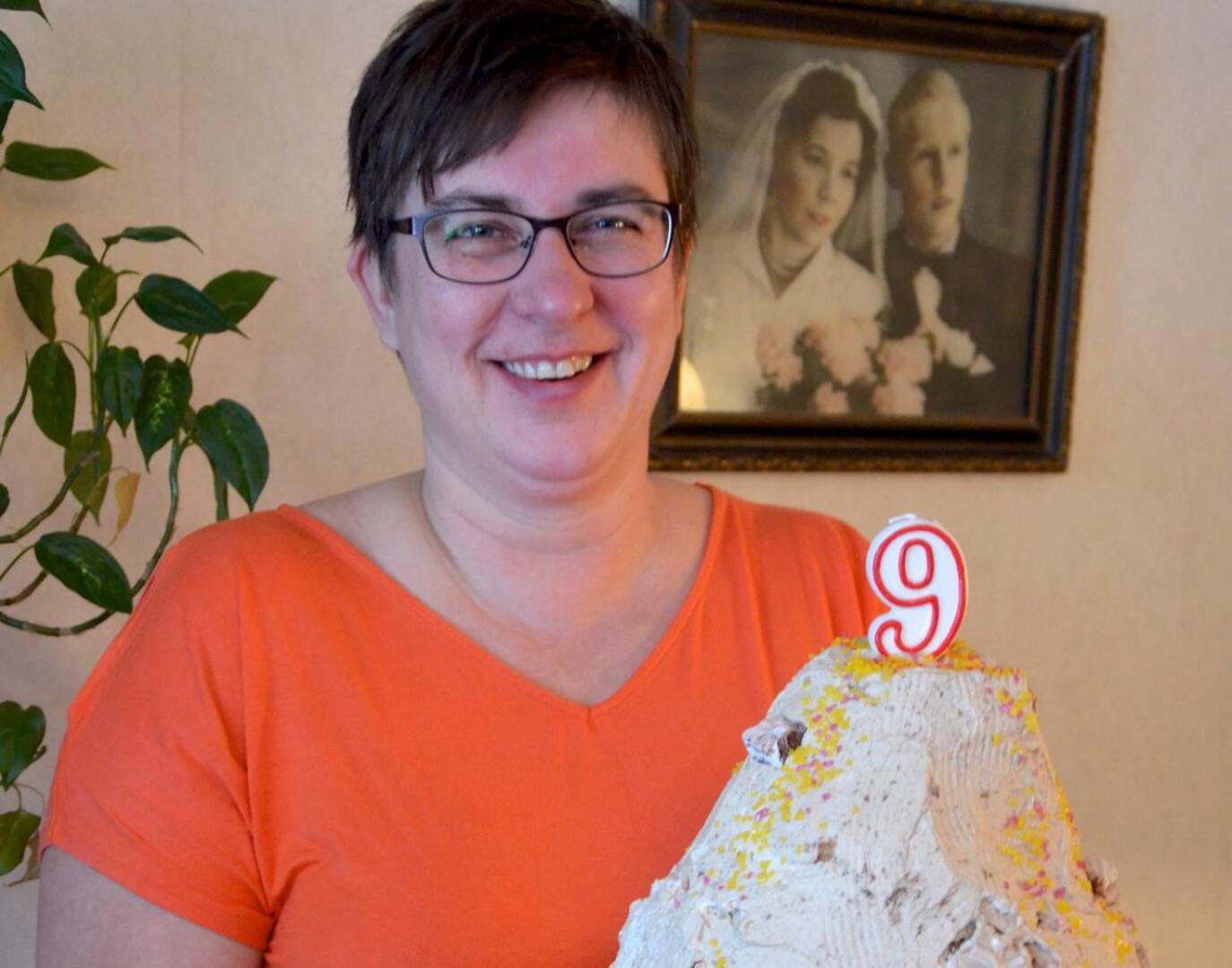 Kannuslainen Anne Mottinen toteutti viikonloppuna tyttären toiveesta syntymäpäiville tulivuorikakun. 