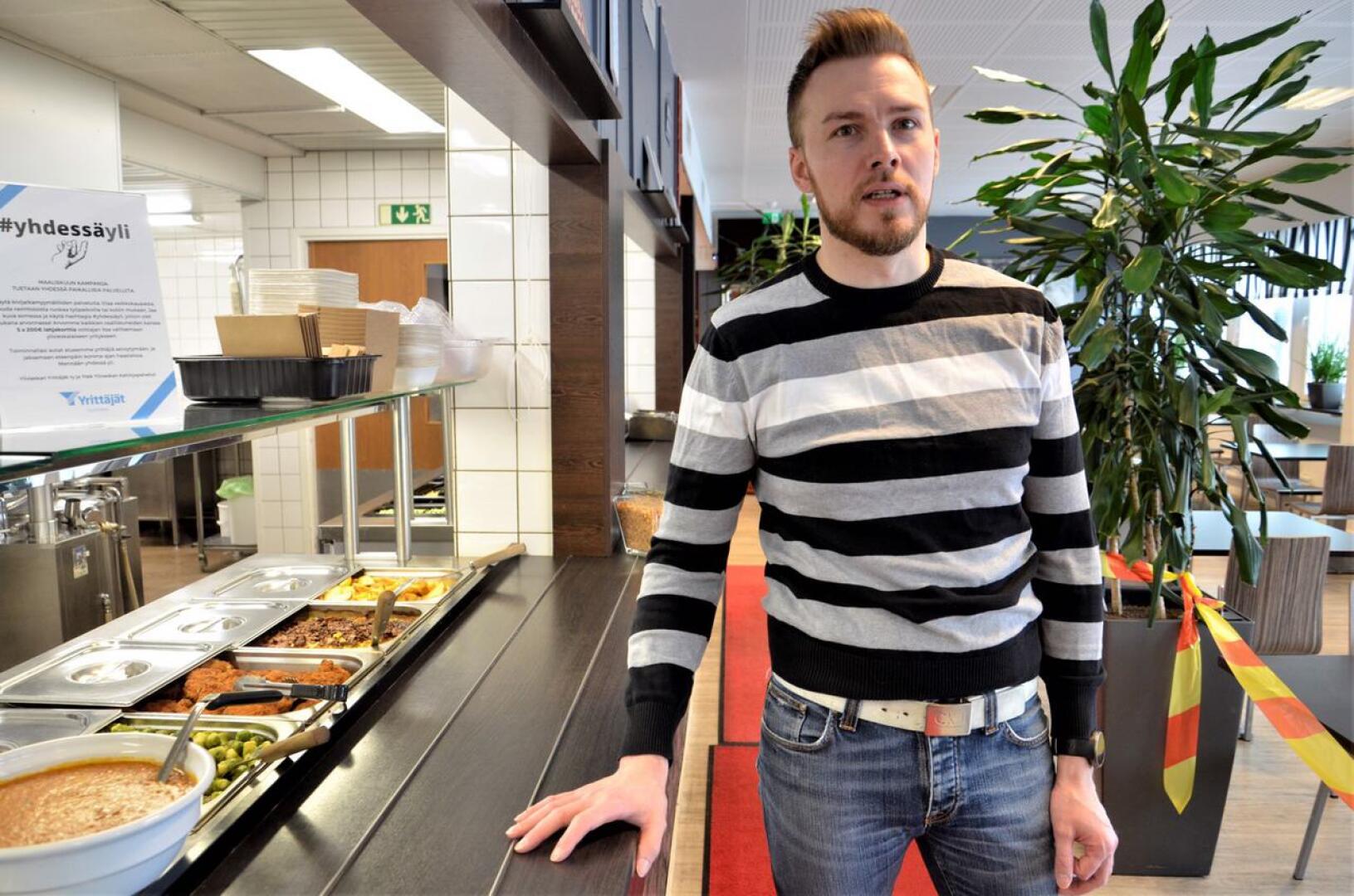 Ravintolapäällikkö Juha-Matti Timlin kertoi Facebook-päivityksessään, että jatkuvien rajoitusten edessä Pikkuveli sulkee Lintutien ravintolansa tappioiden minimoimiseksi.