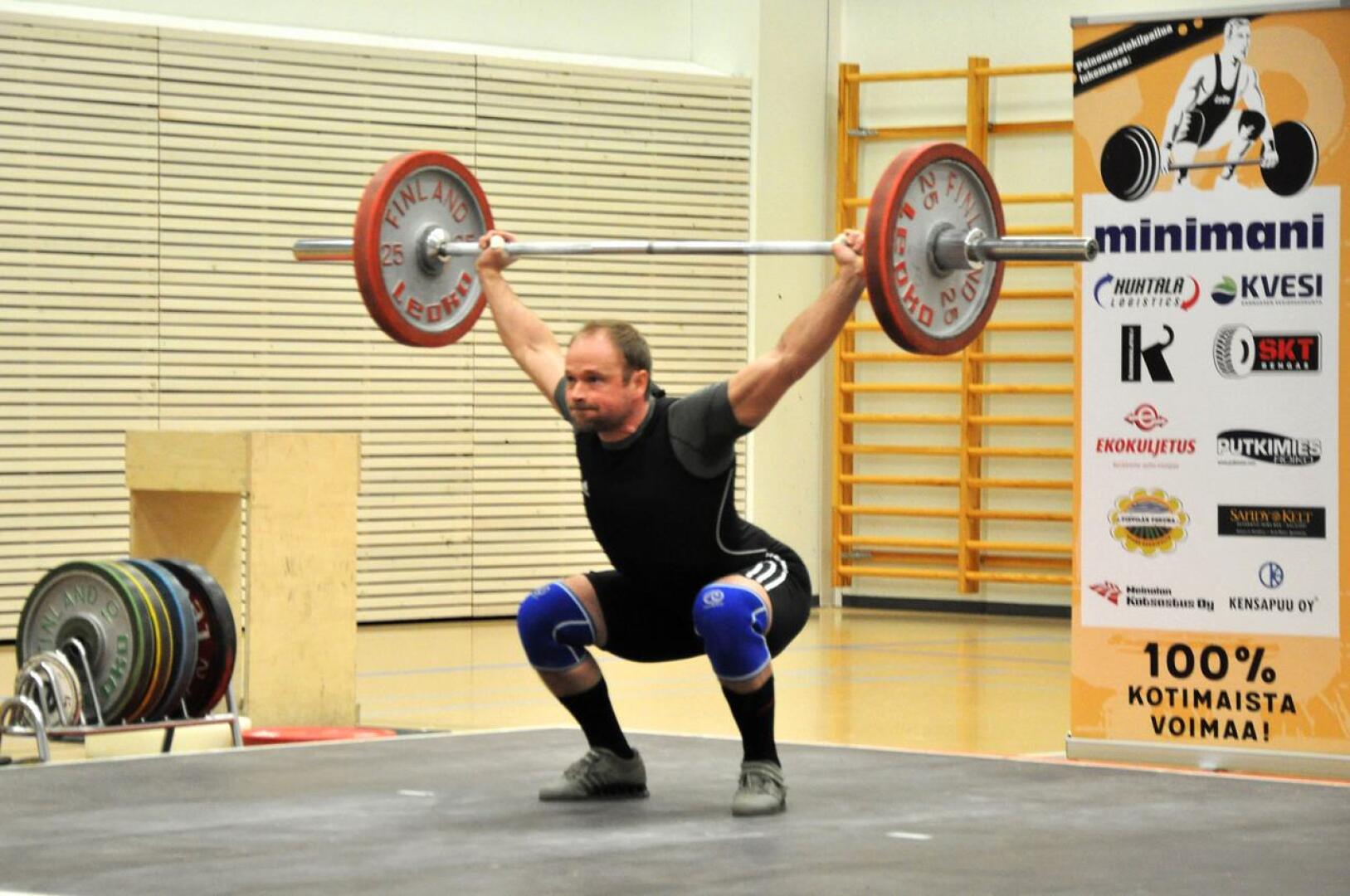 Mikko-Pekka Forsell voitti 81 kilon sarjan mestaruuden Lohtajalla lauantaina. Kuvassa Forsell viime vuonna Mainingissa järjestetyissä pm-kisoissa. 