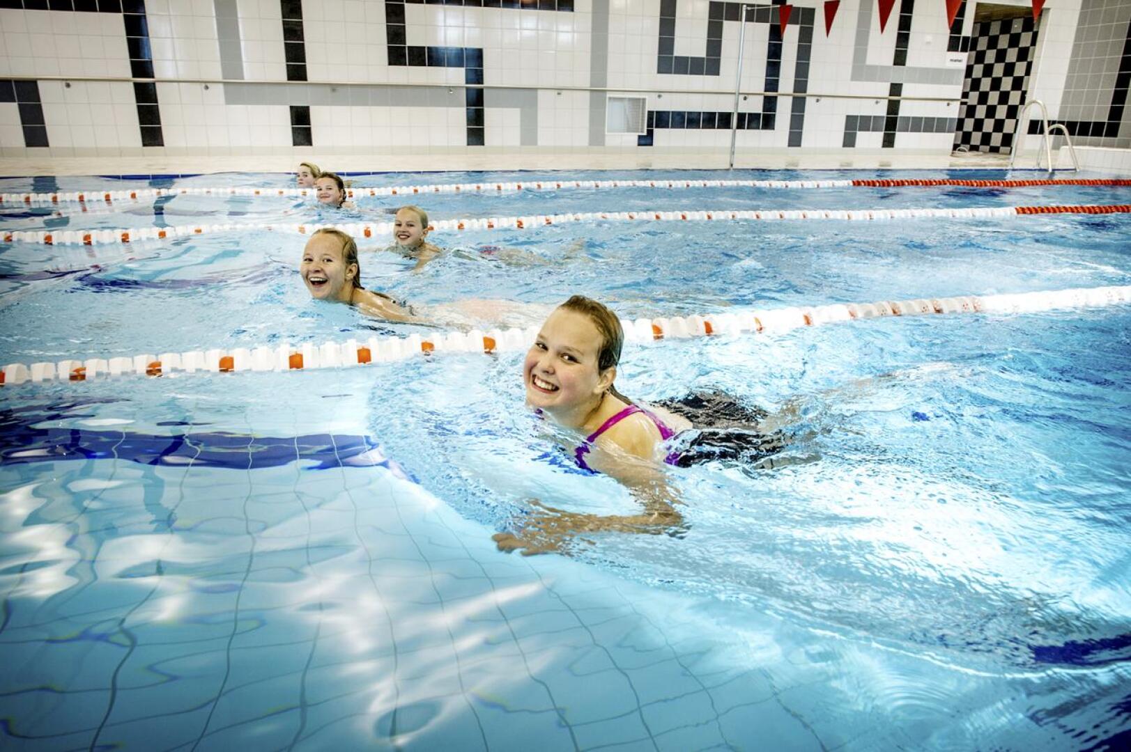 Vuoden uimaliikuntapaikkana palkittu Kitinvapari sai nimen ja avasi ovensa vuonna 2013. Arkistokuva uusitusta uima-altaasta. 