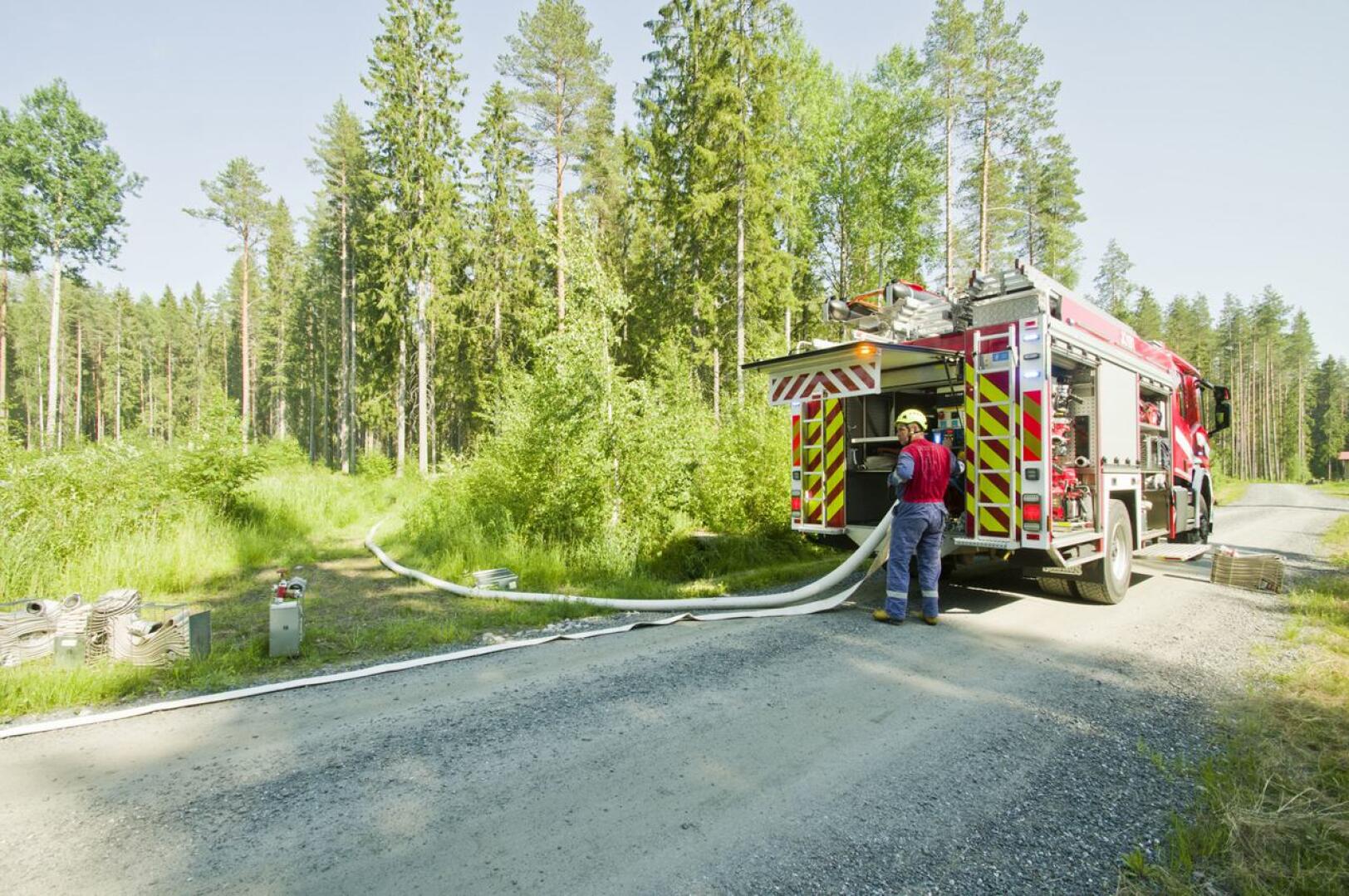 Palokohde sijaitsee maastossa noin 300 metrin päässä tieltä.