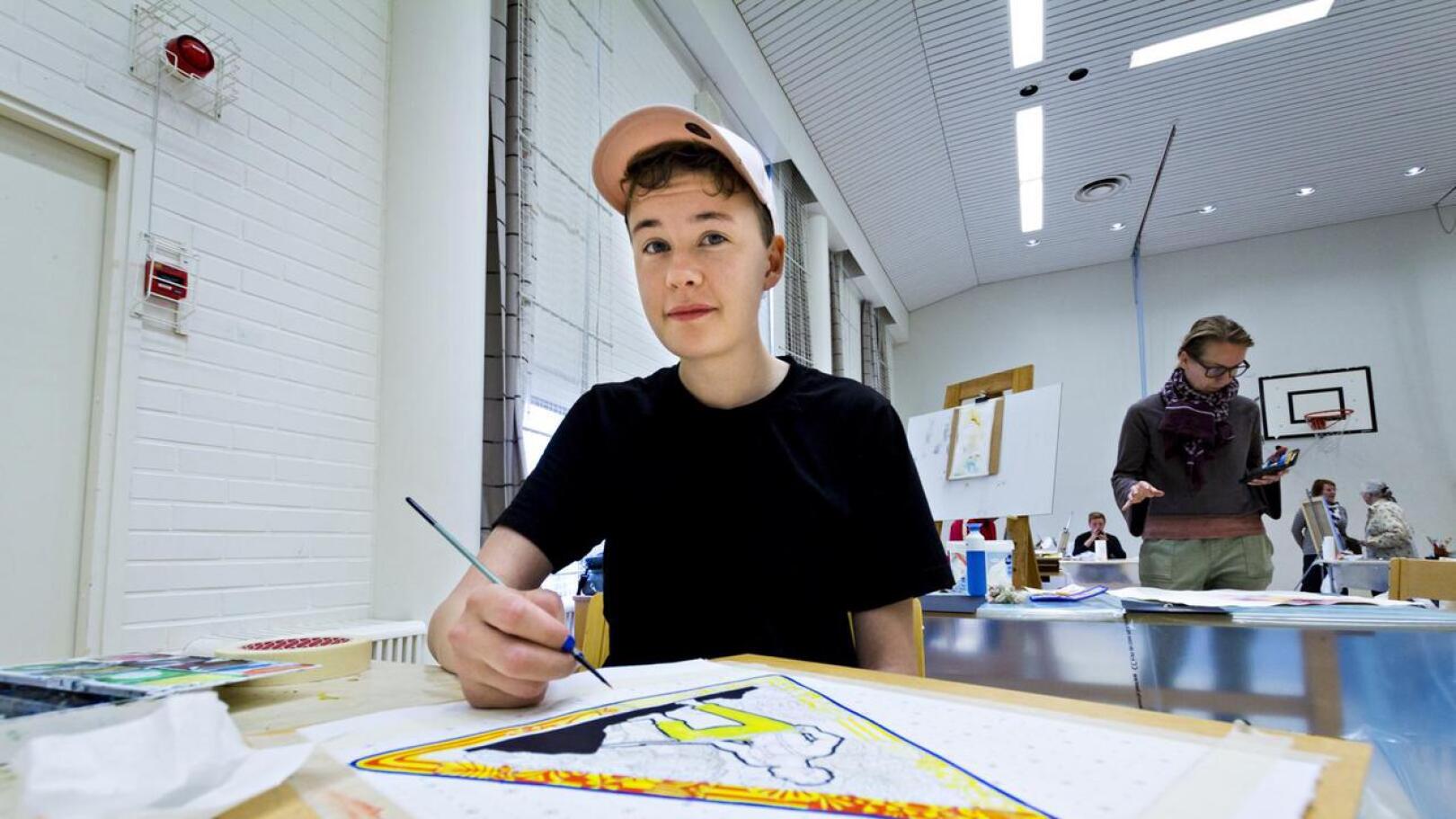Jeremia Saarella on työn alla uusi näkökulma tietyömerkistä, tekniikkana akvarellimaalaus. 