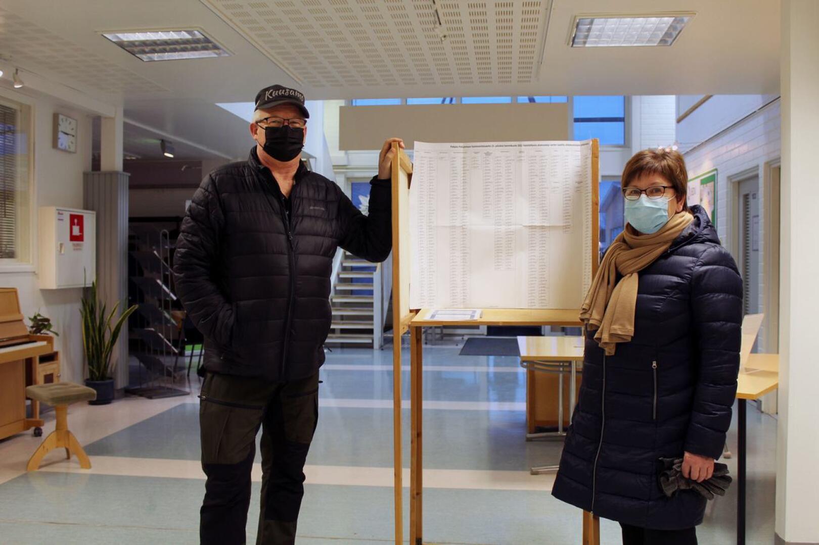 Jukka ja Eija Vasankari äänestivät historian ensimmäisissä aluevaaleissa.