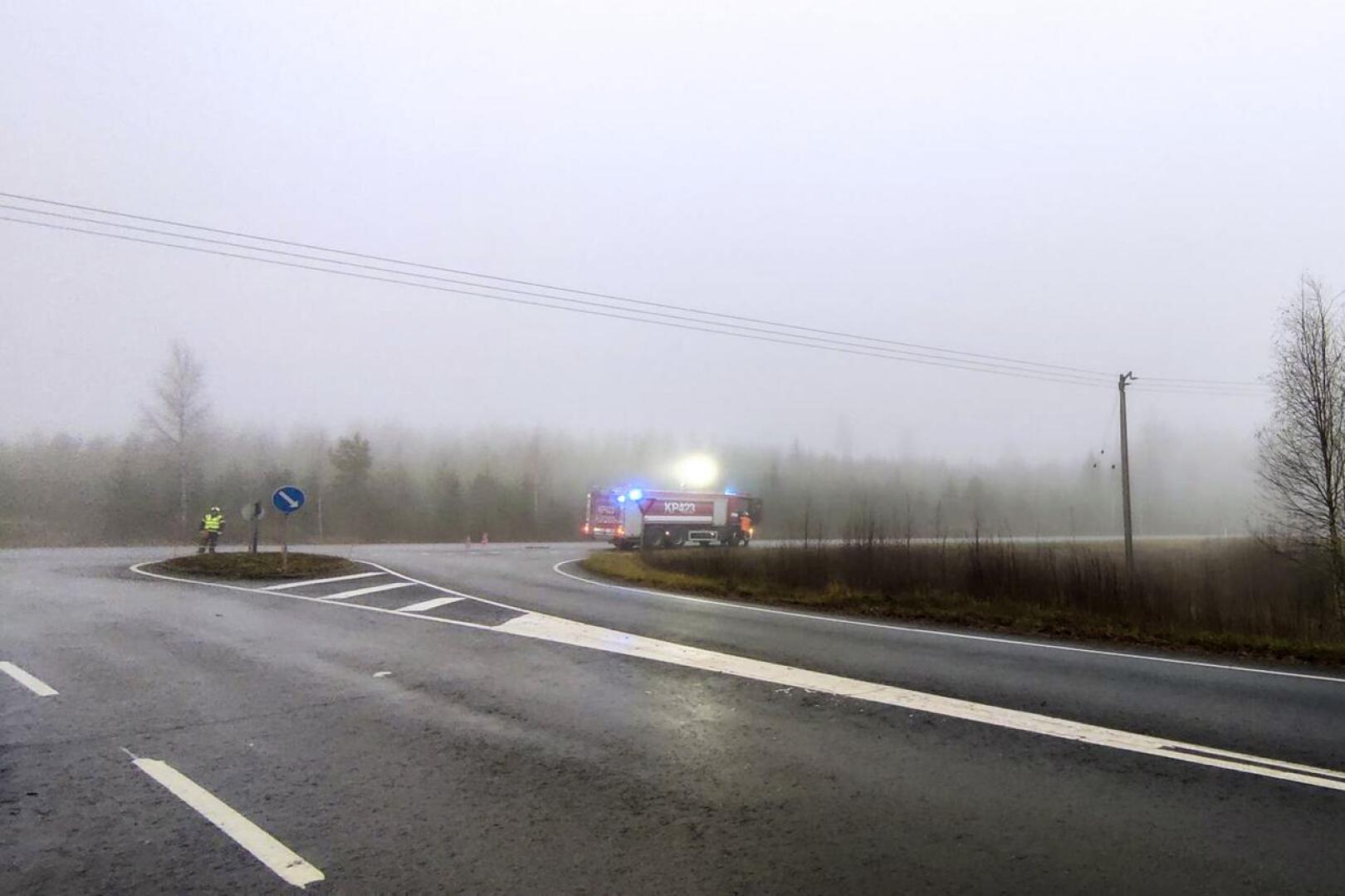 Sumuisessa Vetelissä liikenne ohjattiin kiertoreitille Isokyläntielle.
