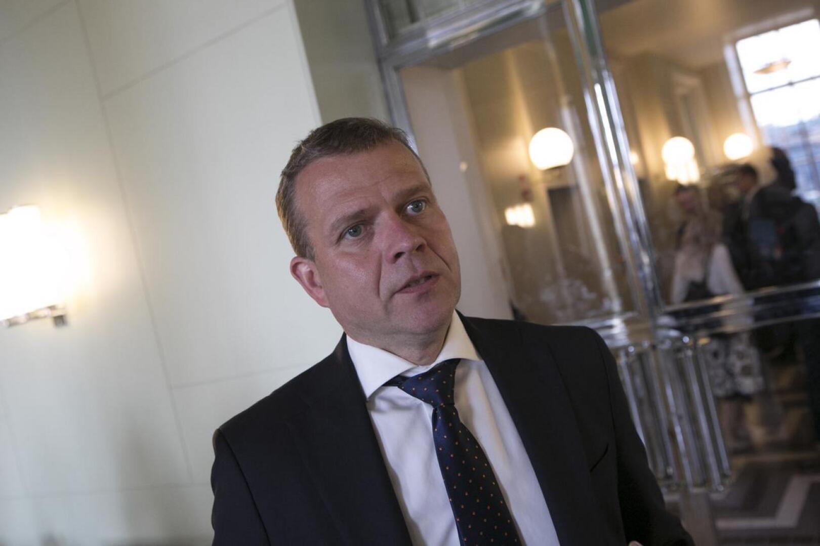 Kokoomuksen Petteri Orpo totesi keskiviikon budjettiehdotuksesta, että Rinteen hallitus on panemassa päätään pensaaseen.