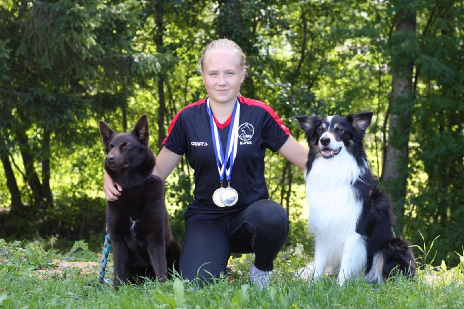 Keski-Pohjanmaan Koirakillan Laura Lehto sekä koirat Pikkis ja Midas saavuttivat kultaa ja hopeaa agilityn junioreiden SM-kilpailuista.