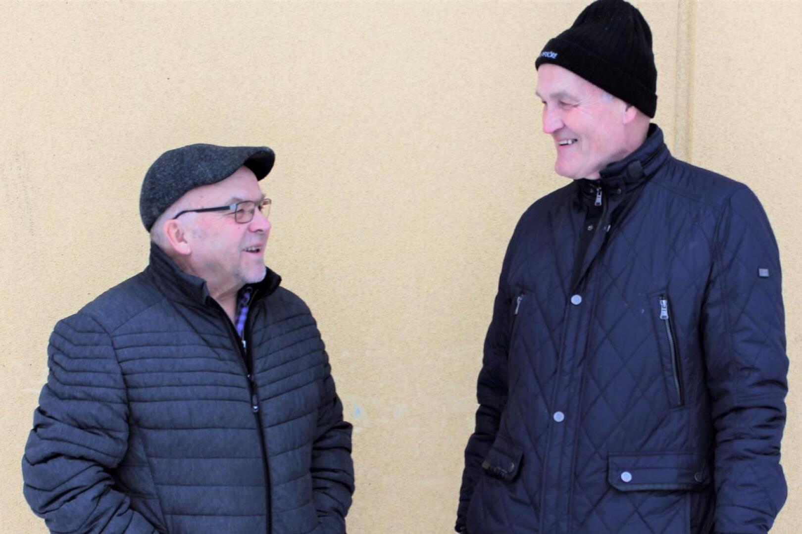 Pietarsaarelaiset Antero Varila (vas.) ja Lauri Ylihärsilä sanovat yhdistystoiminnan antavan heille ajanvietettä ja sosiaalisia kontakteja elämään.  