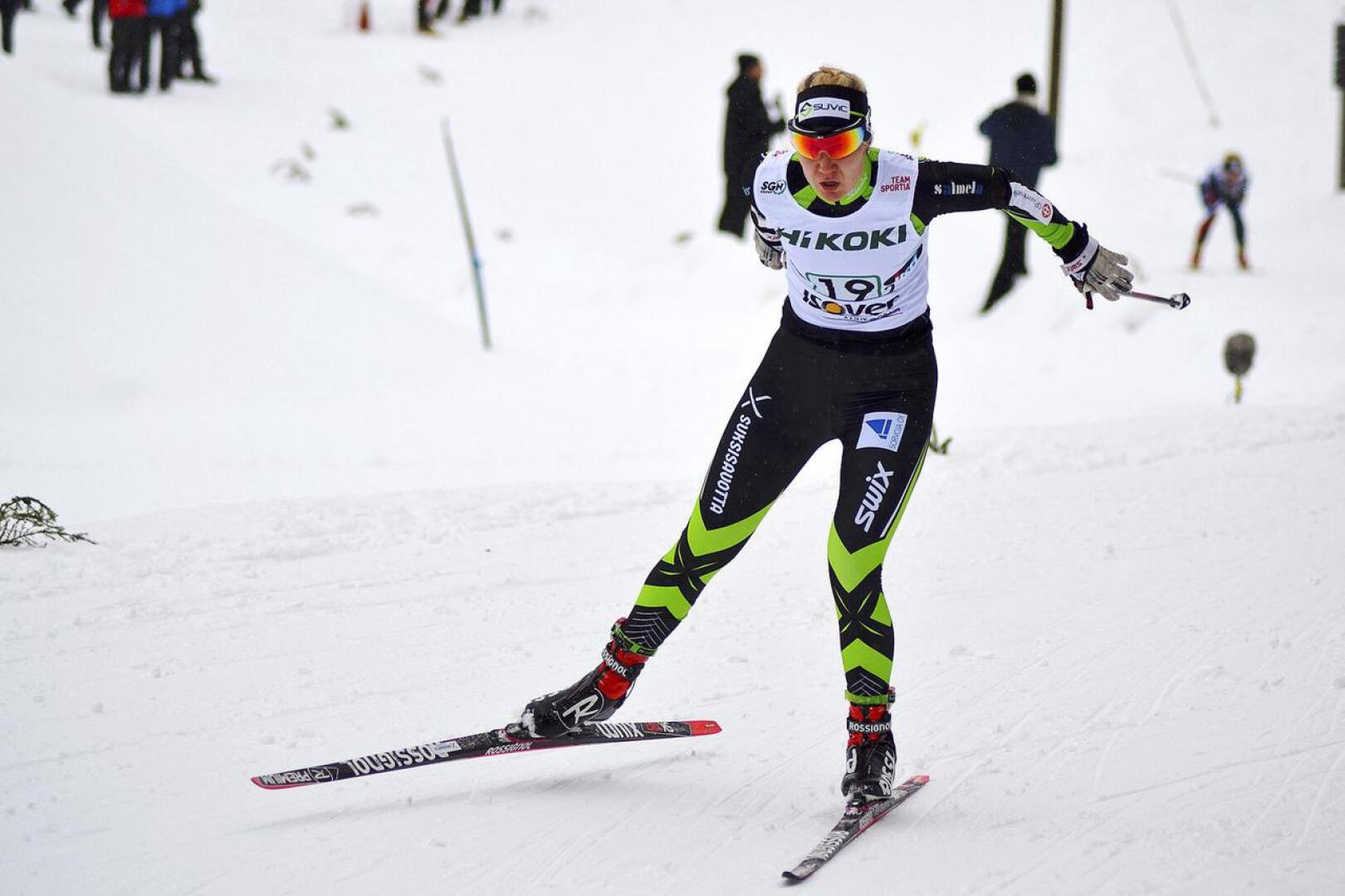 Roosa Juuska jäi niukasti 30 parhaan joukosta sprintissä, muuta hiihti viestissä seurahistoriaa. 