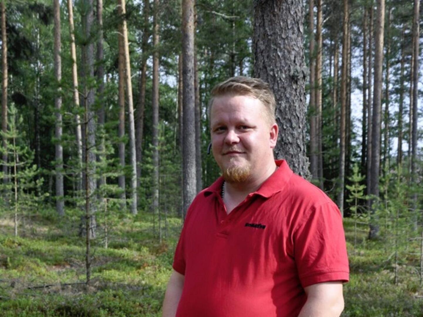 Onnea! Metsäkoneyrittäjä Olli Tuikkanen kertoo, että metsätyössä pitää pystyä olemaan yksin.