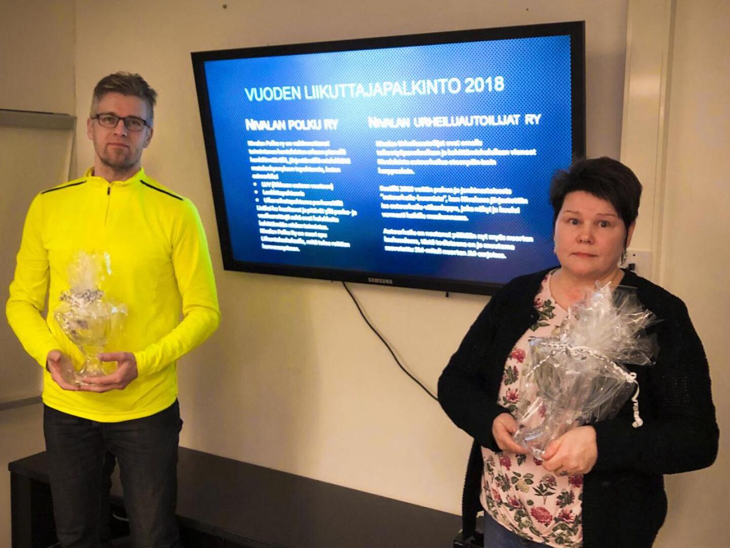 Vuoden liikuttaja -palkinnon vastaanottivat Onni Vähäaho Nivalan Polku ry:stä ja Mirja Maijala Nivalan Urheiluautoilijoista.