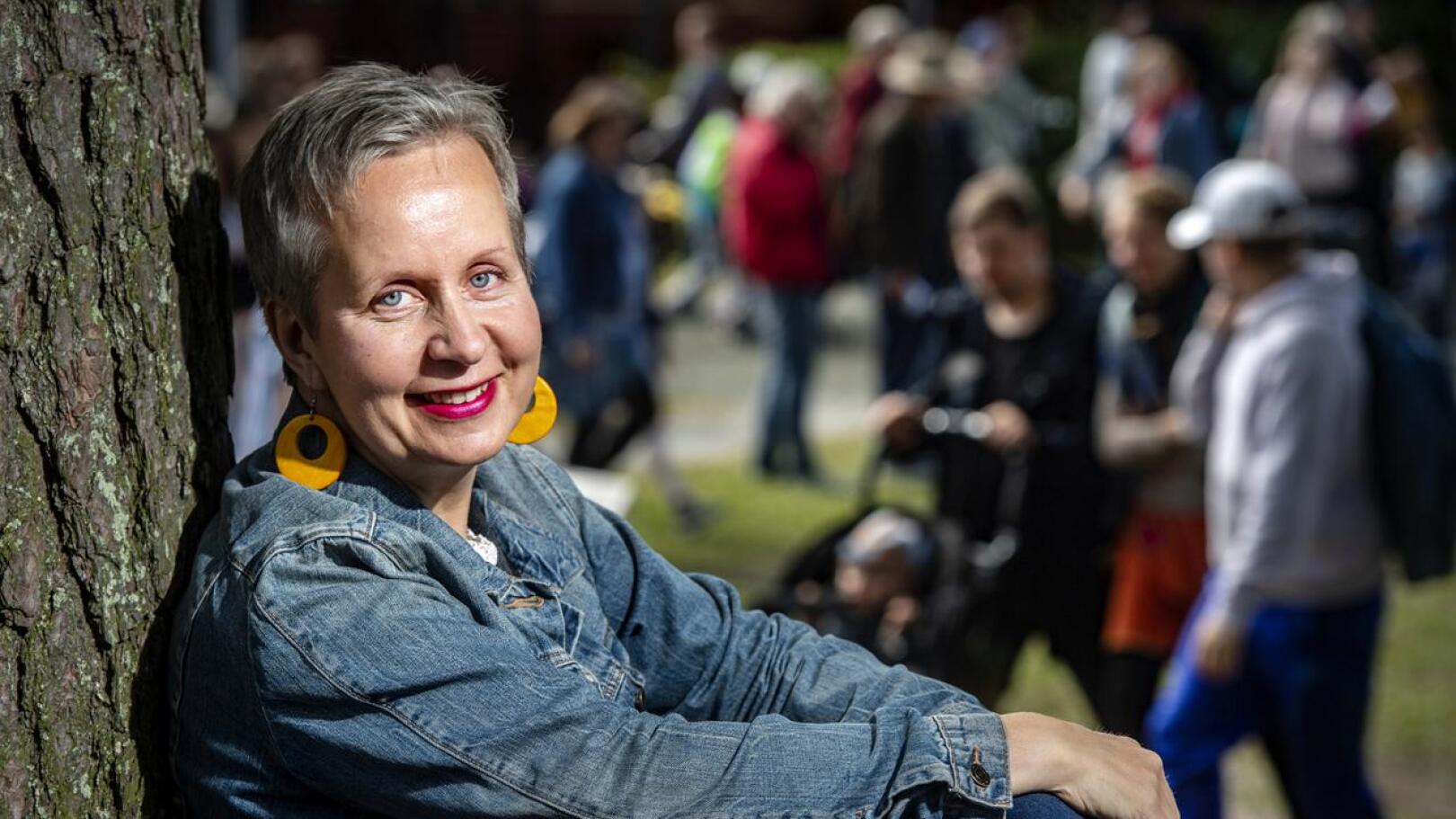 Susanna Salokannel suunnitteli vuoden 2019 Kaustisen kansanmusiikkijuhlille kuulovammaisille tarkoitetun ohjelmakokonaisuuden. 