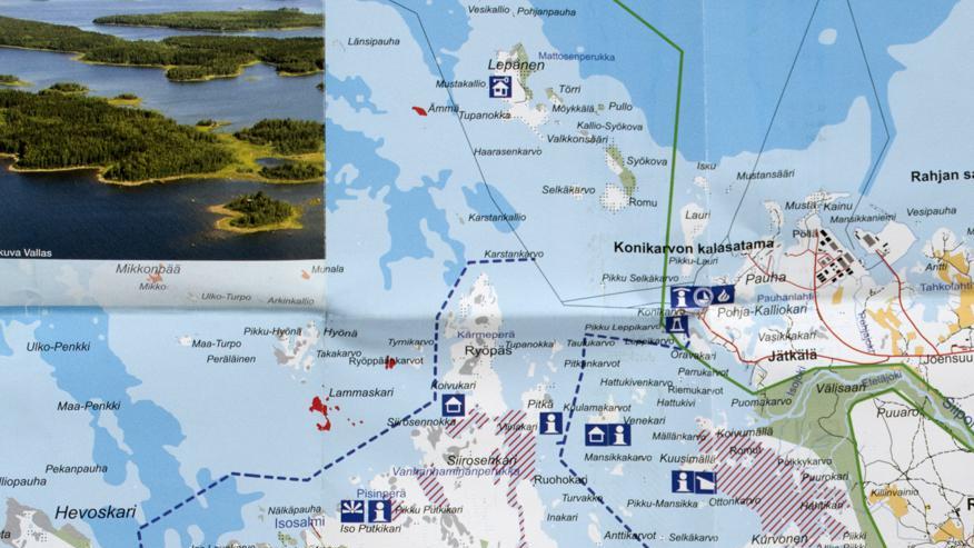 Kalajoen retkeilykarttaan Rahjan saariston veneväylät on merkitty tummansinisellä katkoviivalla.