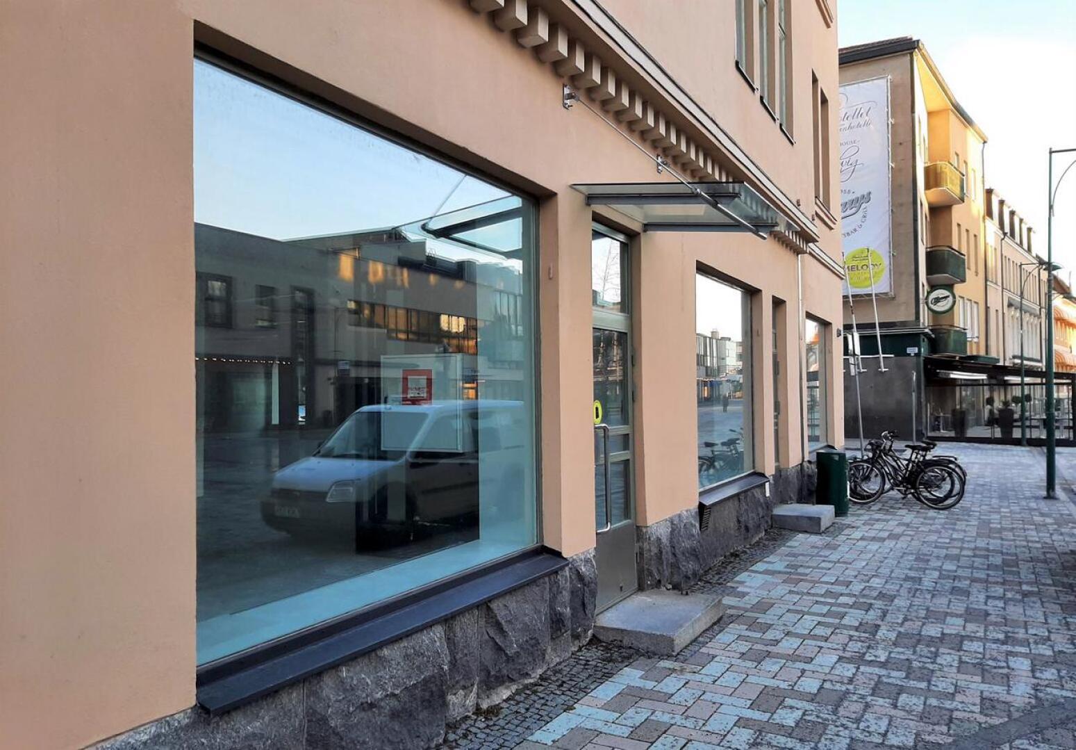 Åströmin kiinteistöön aletaan talven aikana rakentaa pikaruokaravintolaa. Hesburger harkitsee myös hotellia taloon.