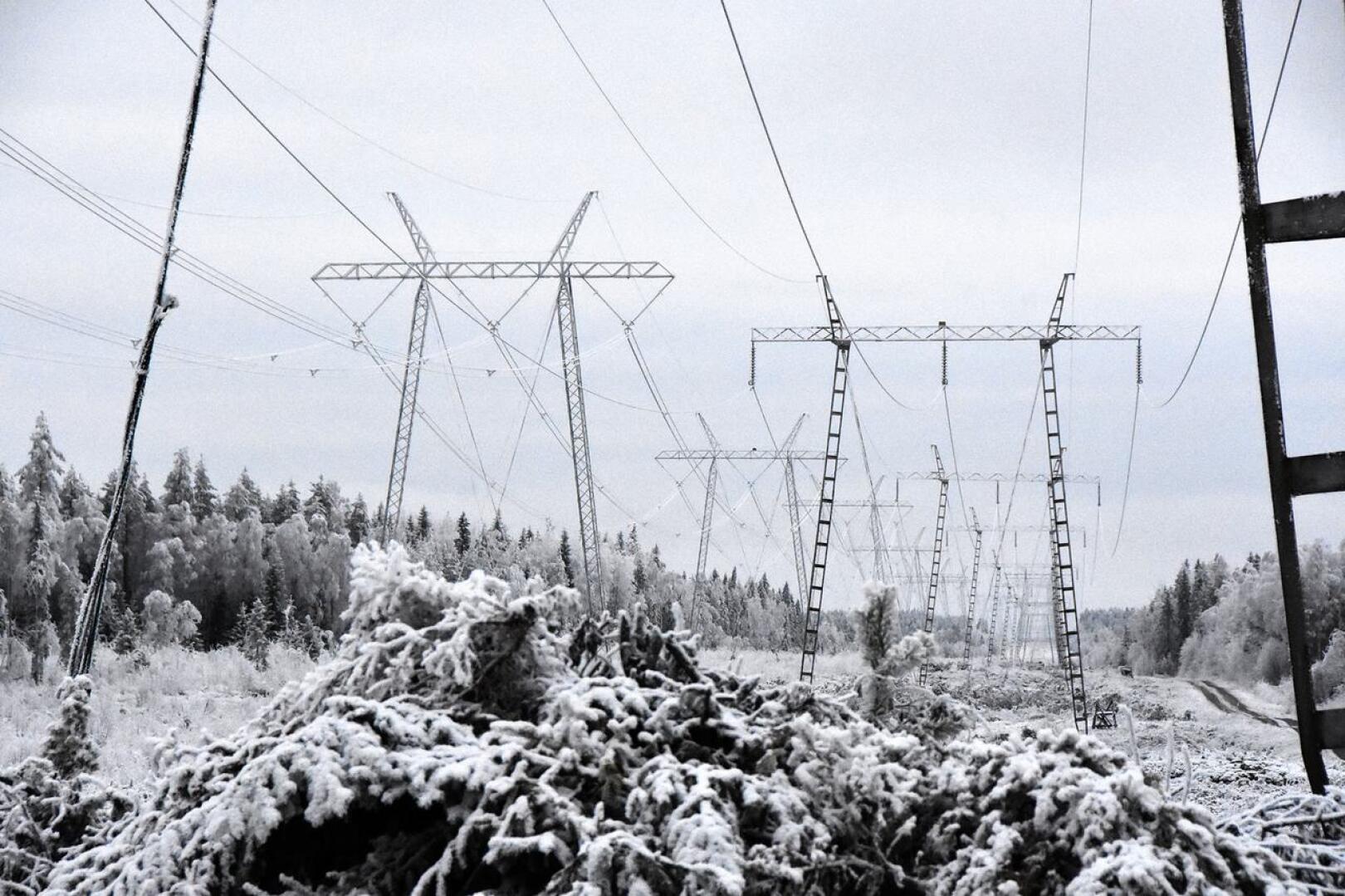 Elenia ja Fingrid ovat tehneet voimalinjakauppoja. Kaupan kohteena olleita linjoja sijaitsee muun muassa Haapavedellä, Haapajärvellä, Reisjärvellä ja Nivalassa.
