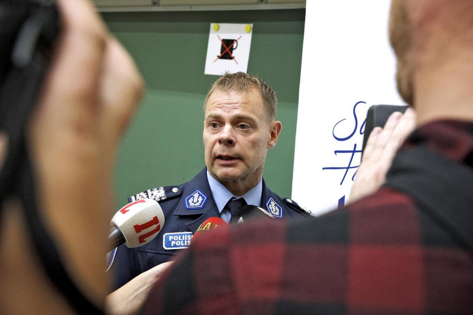 Keskusrikospoliisin päällikön Robin Lardotin virkavelvollisuuden rikkomissyytettä aletaan käsitellä Helsingin käräjäoikeudessa 3. syyskuuta.