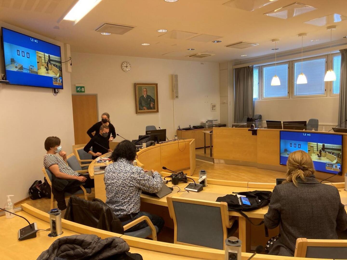 Median edustajat seurasivat Pietarsaaressa järjestettyä oikeudenkäyntiä videoyhteyden välityksellä Kokkolasta.