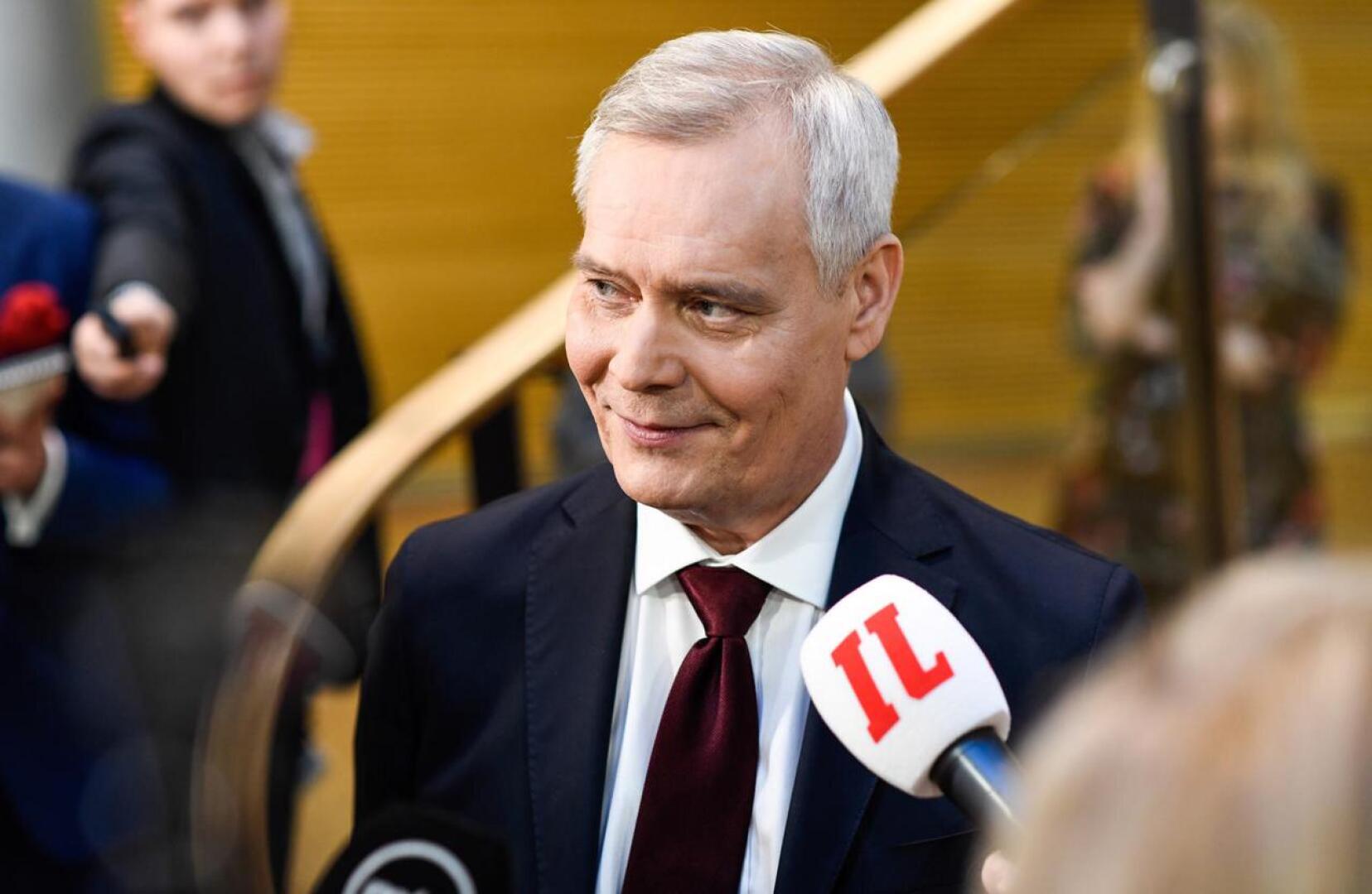 Vaaleissa eniten kansanedustajia saaneen puolueen puheenjohtaja Antti Rinne (sdp) on jo aloittanut hallituksen muodostamisen, vaikka hallitustunnustelijaksi hänet valitaan vasta ensi perjantaina.