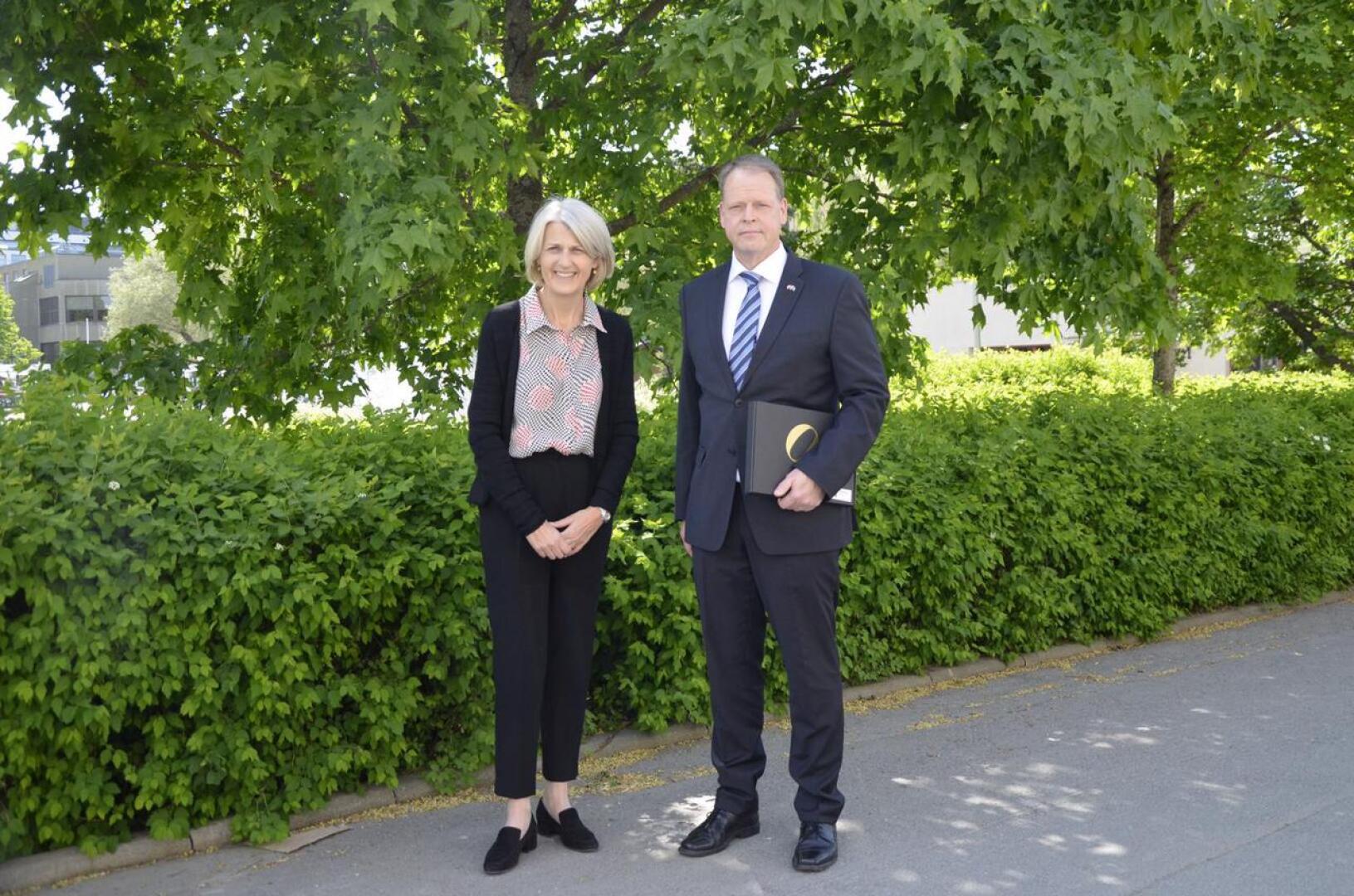 Kokkolan Tanskan konsuli Tomas Renlund isännöi Tanskan Suomen-suurlähettiläs Charlotte Laursenin sekä muiden Tanskan konsulien vierailua.