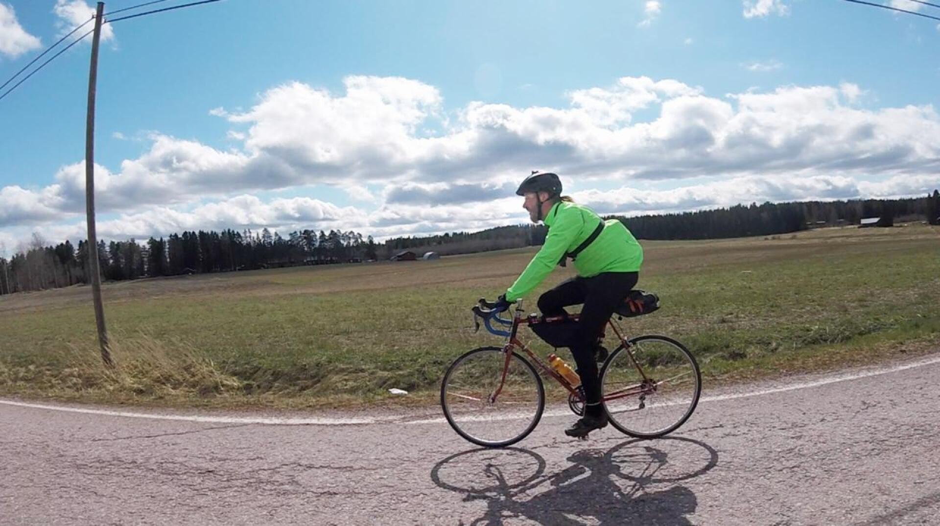 Randonneur-pyöräilijä Reima Taari polki viime vuonna pisimmillään 400 kilometriä 22:teen tuntiin. Tänä vuonna takana on kolme 200 kilometrin, yksi 300 kilometrin sekä useampia 50-150 kilometrin brevettiä.