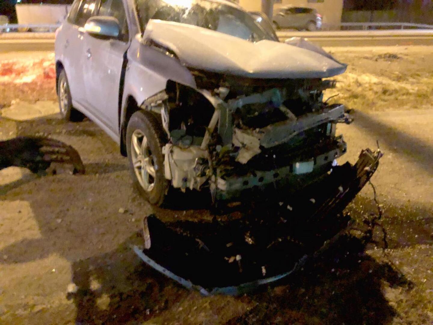 Silminnäkijän mukaan henkilöauto oli kääntynyt Jokilaaksontieltä Kasitielle, jolloin Kasitiellä kulkenut kuorma-auto oli törmännyt henkilöautoon. 