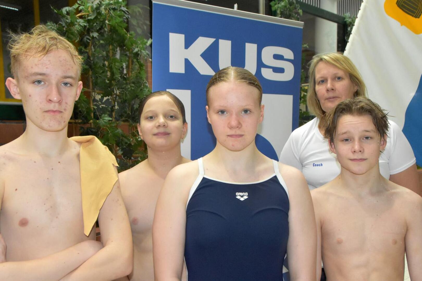 Atte Klemets (vas.), Pyry Nissinen, Julia Lindell, Kati Peltola-Vikström ja Jeremias Knuuti edustivat KUS:n värejä cupin avauskisassa.