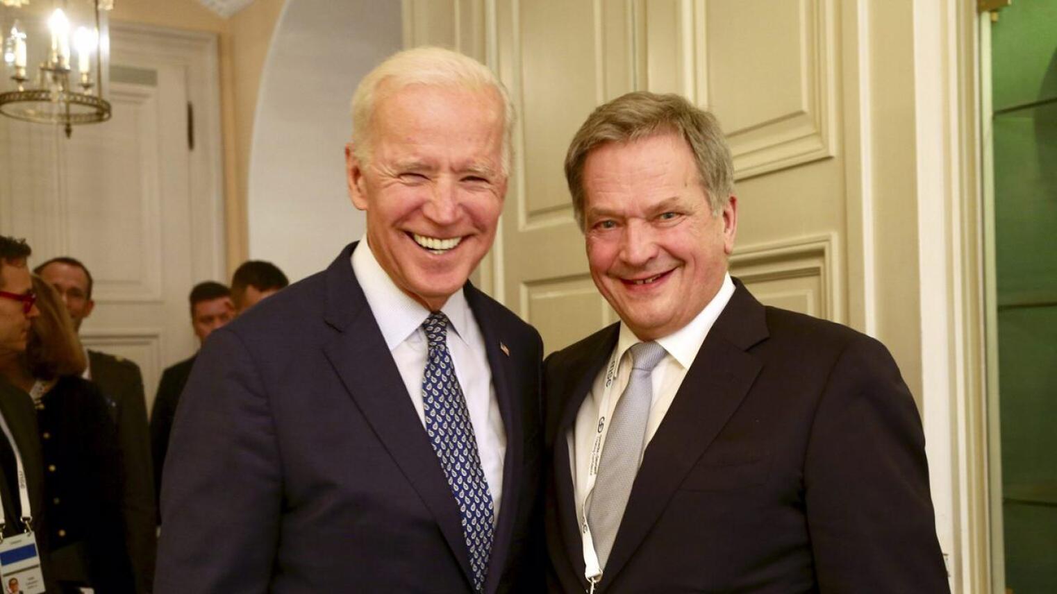 Tasavallan presidentti Sauli Niinistö tapasi Yhdysvaltain entisen varapresidentti Joe Bidenin (vas.) Münchenin turvallisuuskonferenssissa Saksassa 17. helmikuuta 2018.