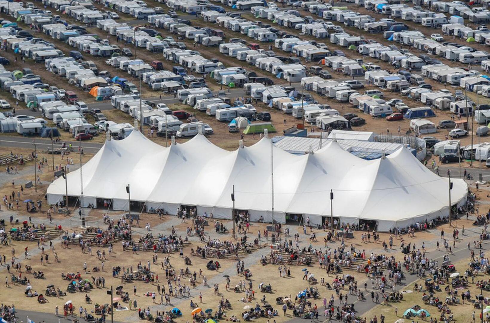 Suviseuroilla leiriydytään perinteisesti matkailuautoihin, -vaunuihin ja telttoihin. Niin on myös tänä vuonna, kahden etävuoden jälkeen.