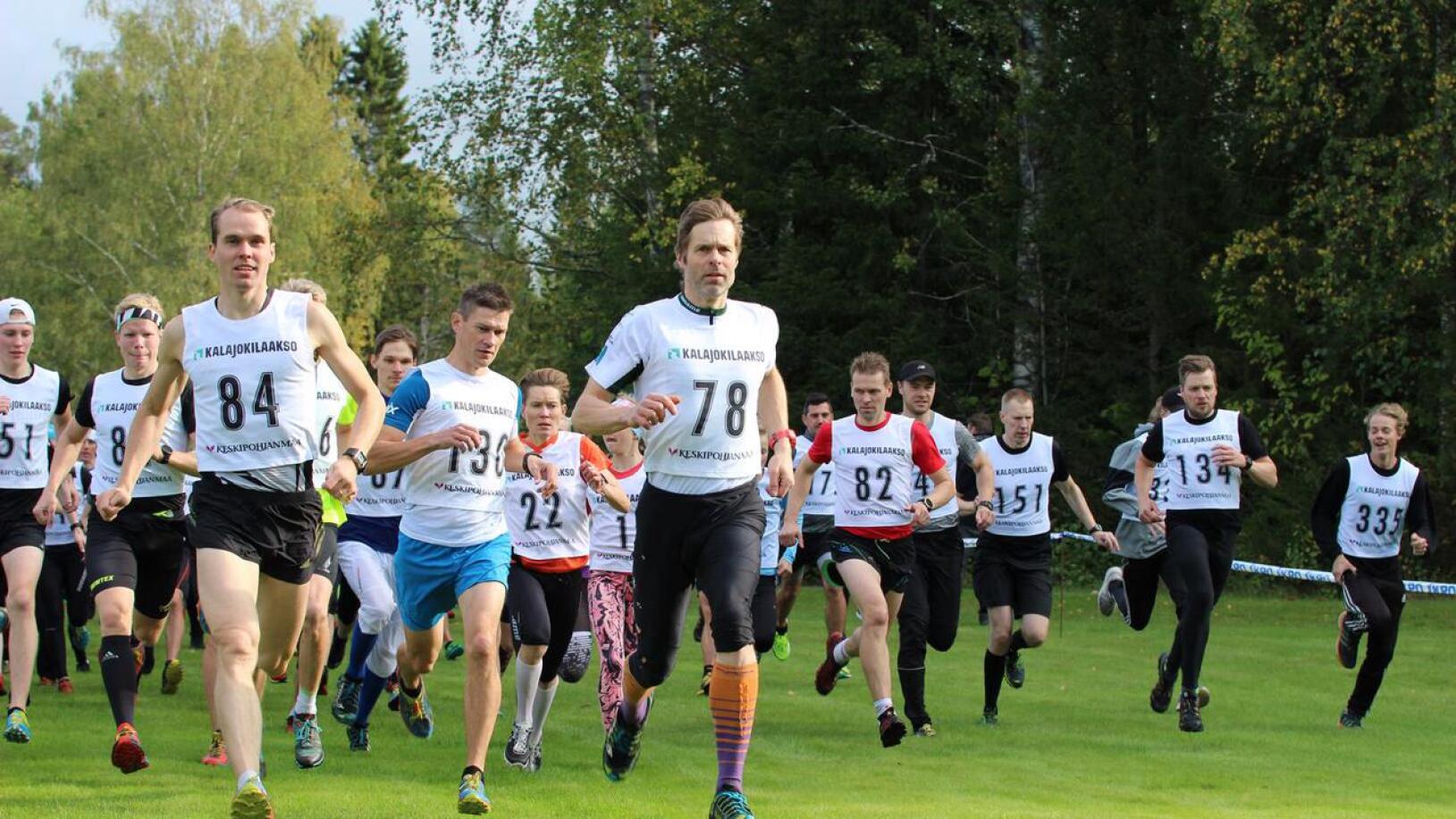 Tapani Kärjä (84) ja Hannu Niemelä (78) veivät miesten 16 kilometrillä ensimmäisen ja toisen sijan. Matti Myllylahti (130) oli nopein 10 kilometrillä.